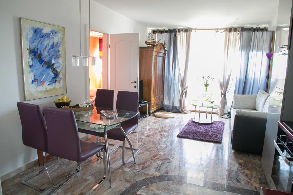Panoramic City Apartment Split Room photo